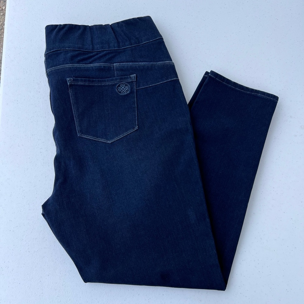 LAURIE FELT  CAMBRÉ ANKLE SKINNY PANTS WITH MOTION STRETCH TECHNOLOGY.